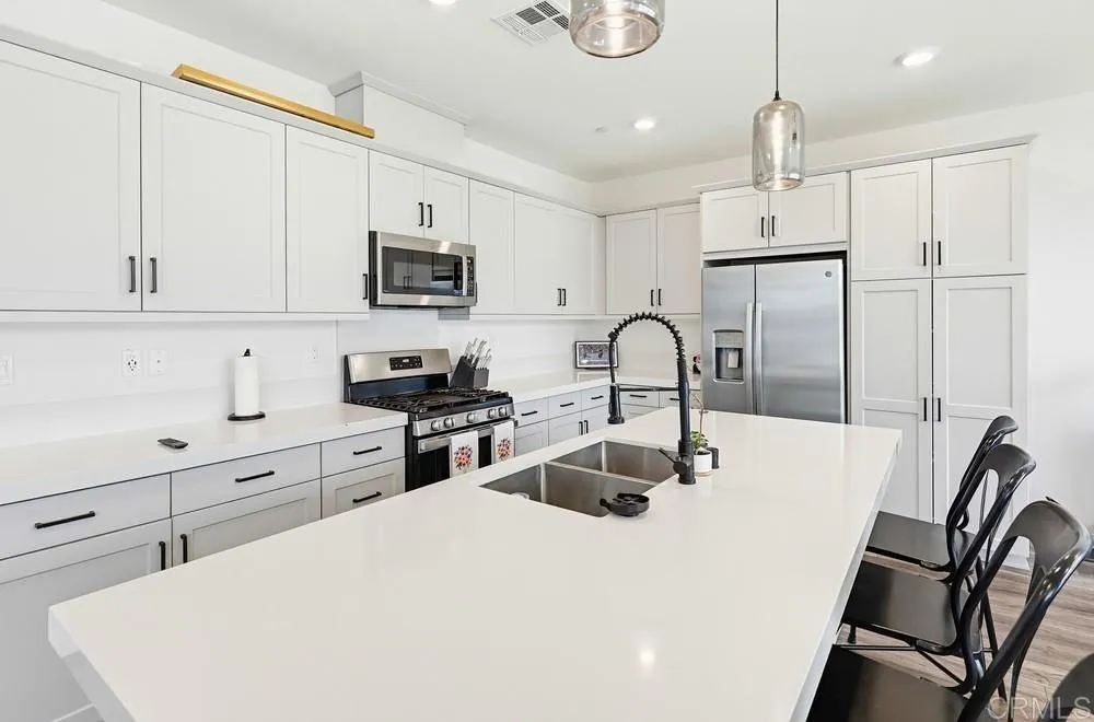 https://cdn.realtyfeed.com/cdn/127/306730886/c1147d89e006a20fd206e94aa1ba2b0d.webp