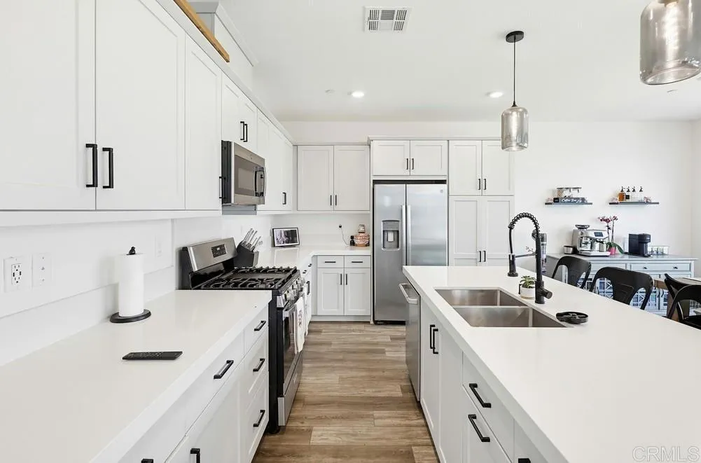 https://cdn.realtyfeed.com/cdn/127/306730886/c9481a9df0fbfffc41988b8d5f1239f2.webp