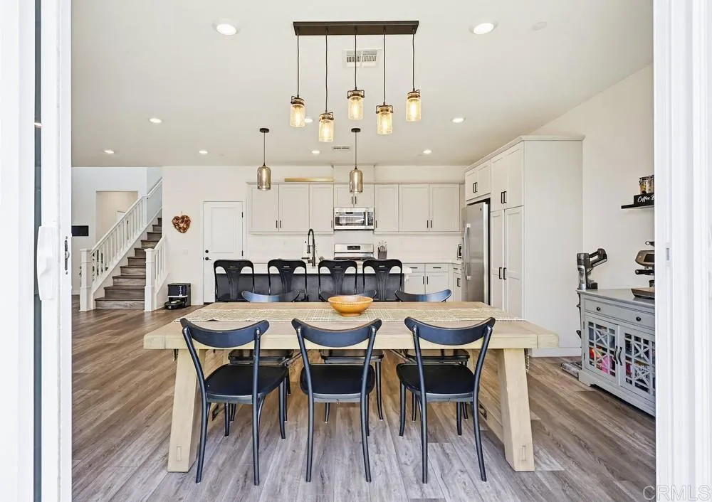 https://cdn.realtyfeed.com/cdn/127/306730886/dd93eec26673d1047bafa879daf13dc0.webp