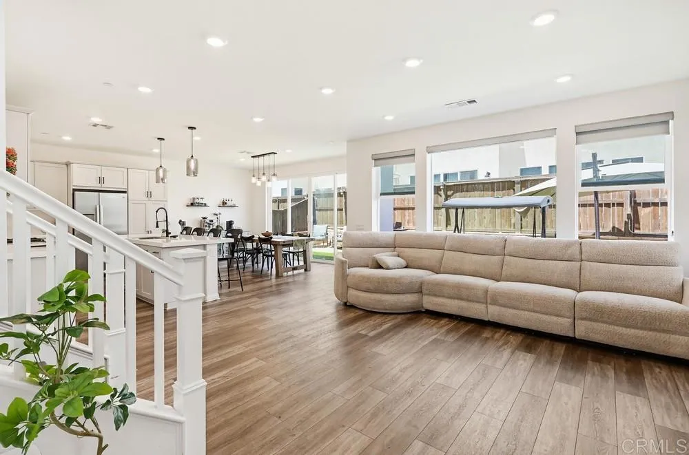 https://cdn.realtyfeed.com/cdn/127/306730886/e13f573b359fc99ff75eaf8caee7ad70.webp