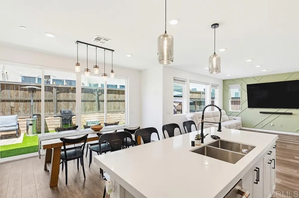 https://cdn.realtyfeed.com/cdn/127/306730886/fe743eb5b981a947be3591ba9389aed3.webp