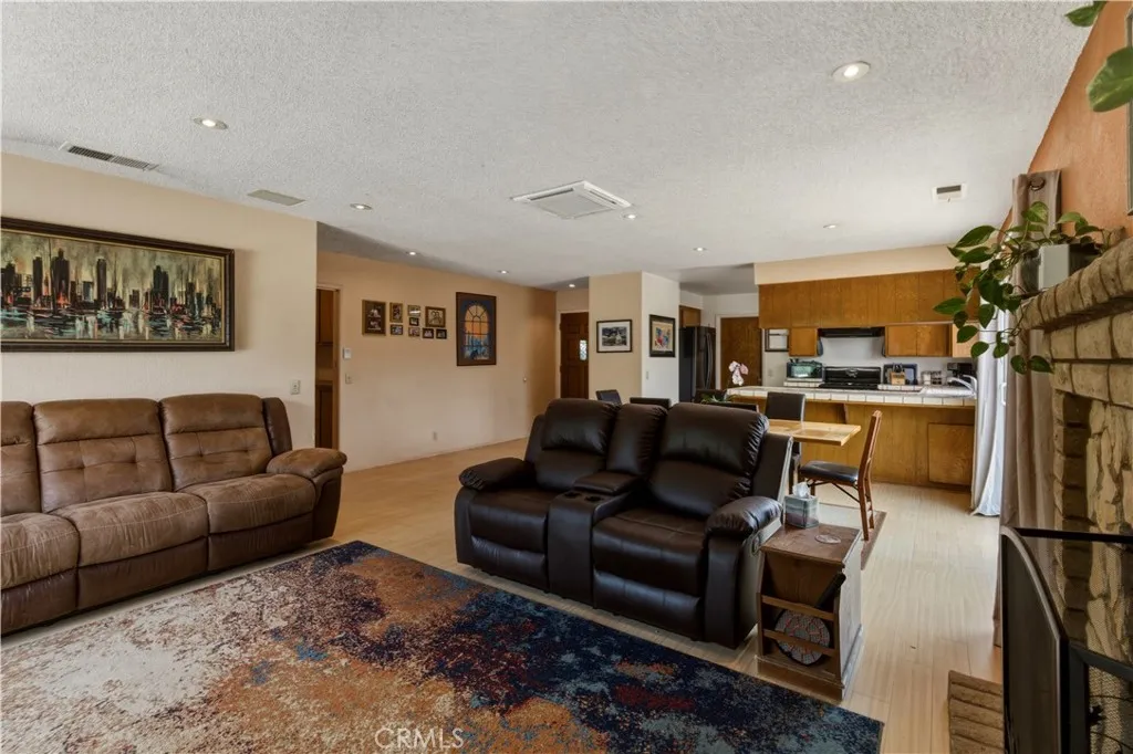 https://cdn.realtyfeed.com/cdn/127/306730894/4ff3f364a05a4e99103437a23378ef0a.webp