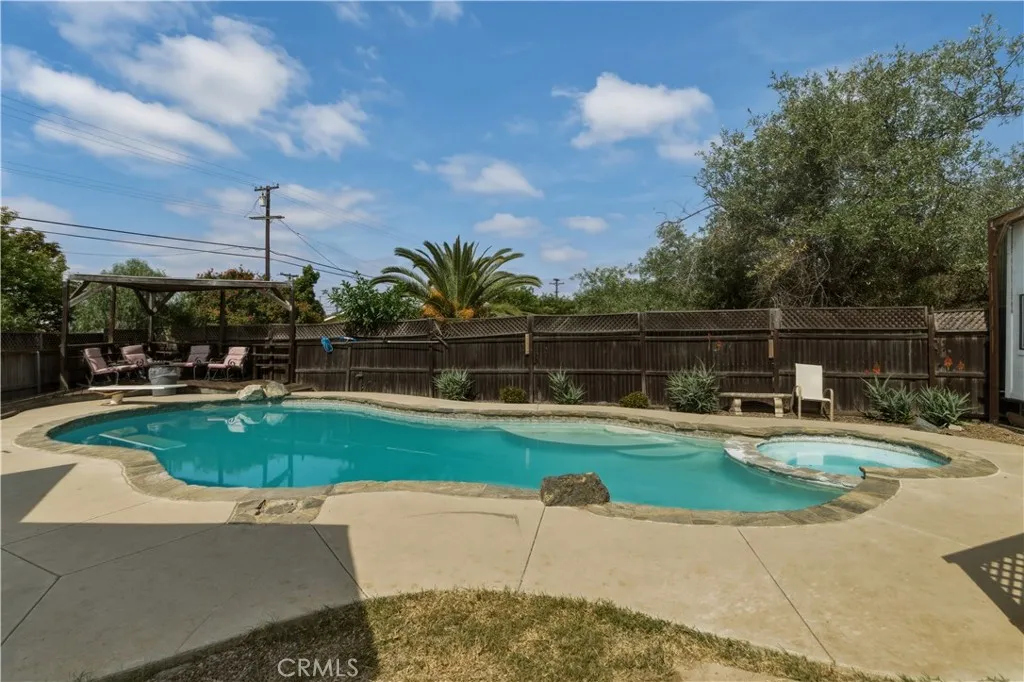 https://cdn.realtyfeed.com/cdn/127/306730894/53f292c25fda8e309bba464e8a838910.webp