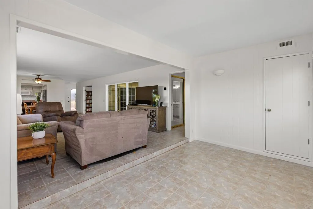 https://cdn.realtyfeed.com/cdn/127/306730903/b03a7e3a23420b74f5853556863c7937.webp