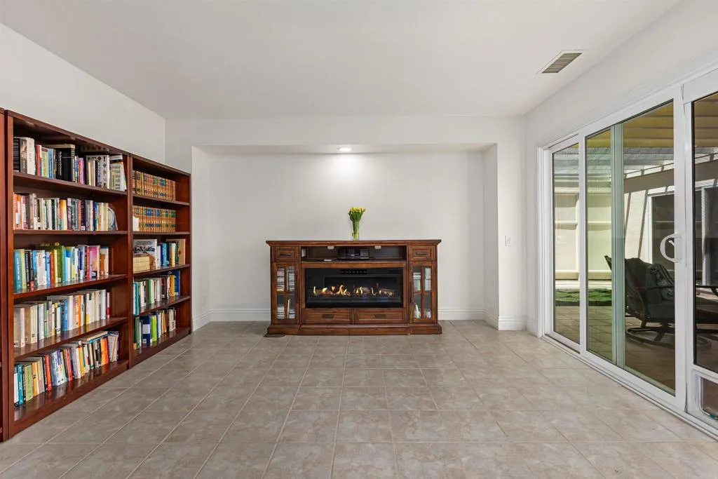 https://cdn.realtyfeed.com/cdn/127/306730903/f9e97588f95dacefb5de14ffeca942cd.webp