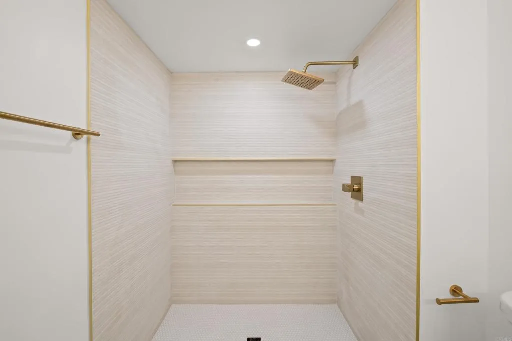https://cdn.realtyfeed.com/cdn/127/306730909/79ae55acd1bfa8b964d93c2c8fa31ca4.webp