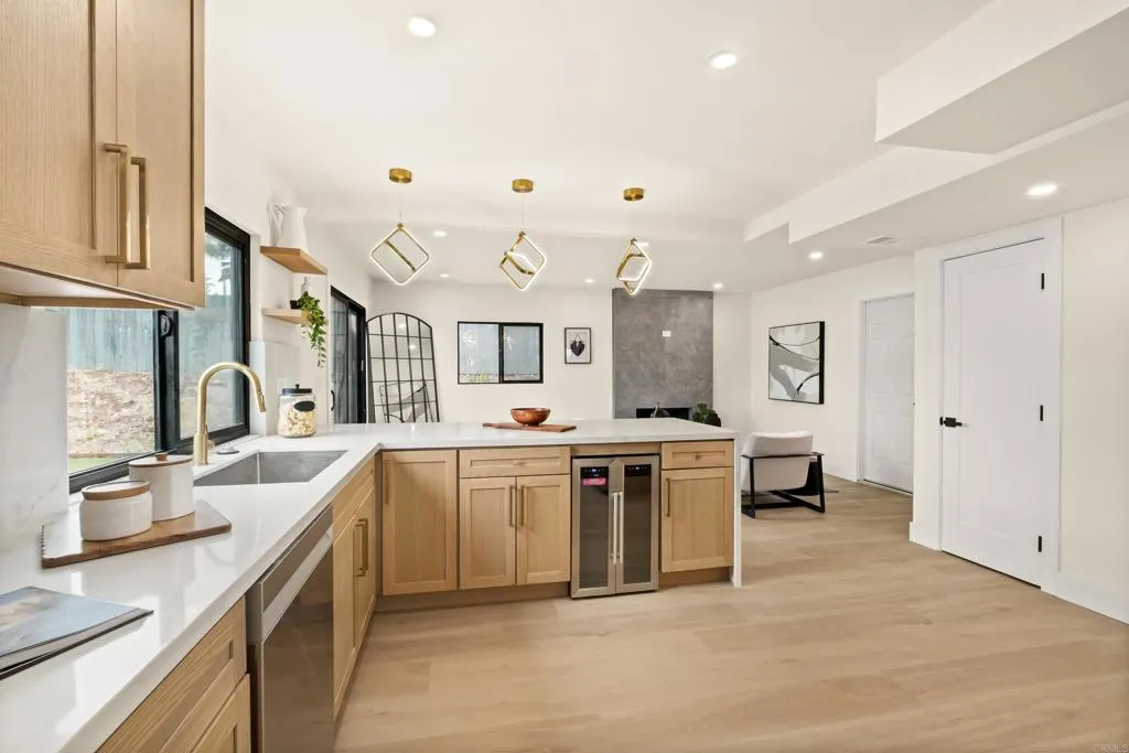 https://cdn.realtyfeed.com/cdn/127/306730909/b7c6ede6c85eb8ecd23d7171c732a3f0.webp