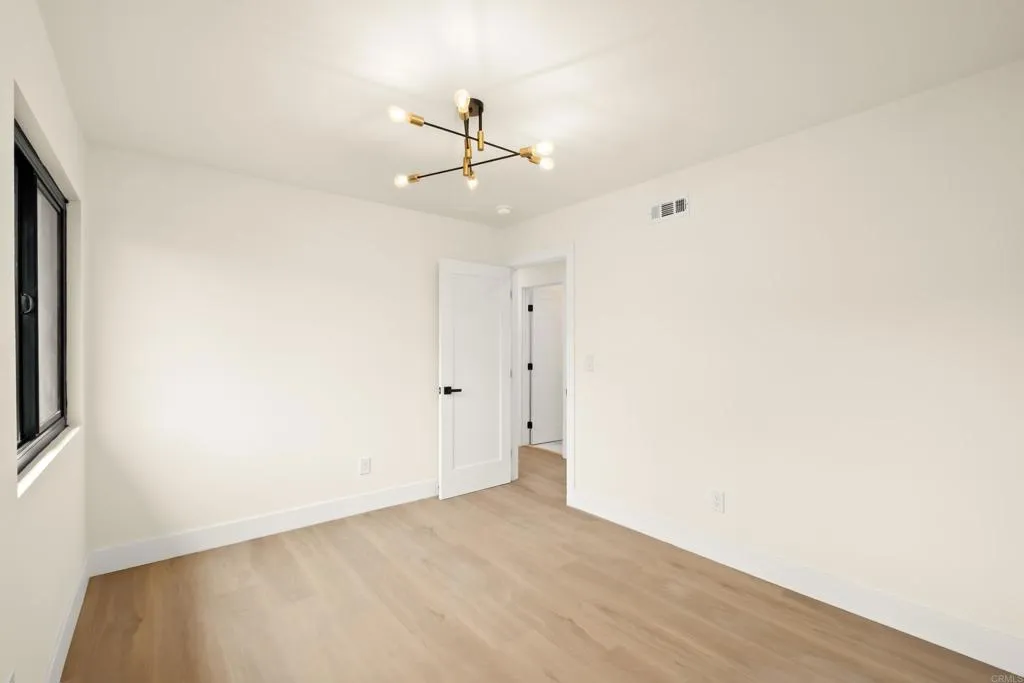 https://cdn.realtyfeed.com/cdn/127/306730909/cf99b89f7b3adf2d062226f8f17678fd.webp