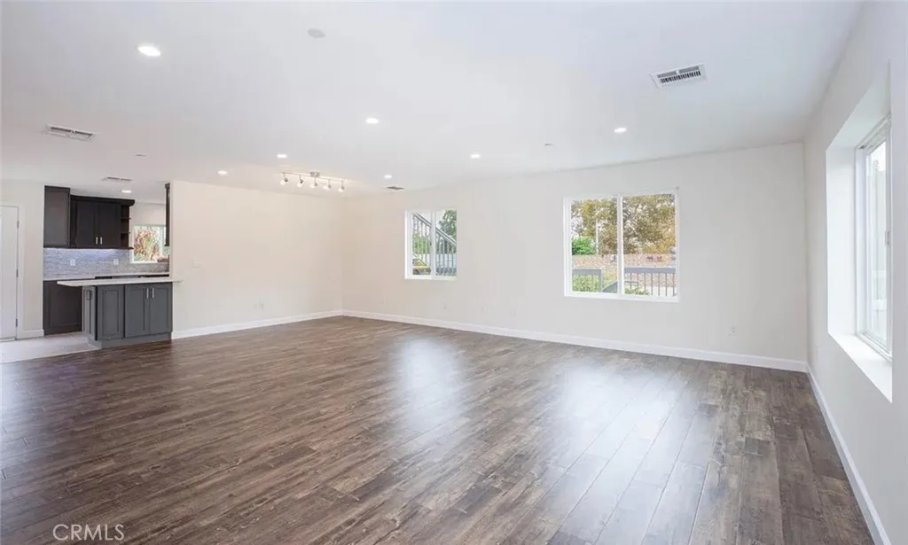 242 W Linden Ave. Unit 201, Burbank, CA 91502 - Photo 4 of 14, Burbank, CA