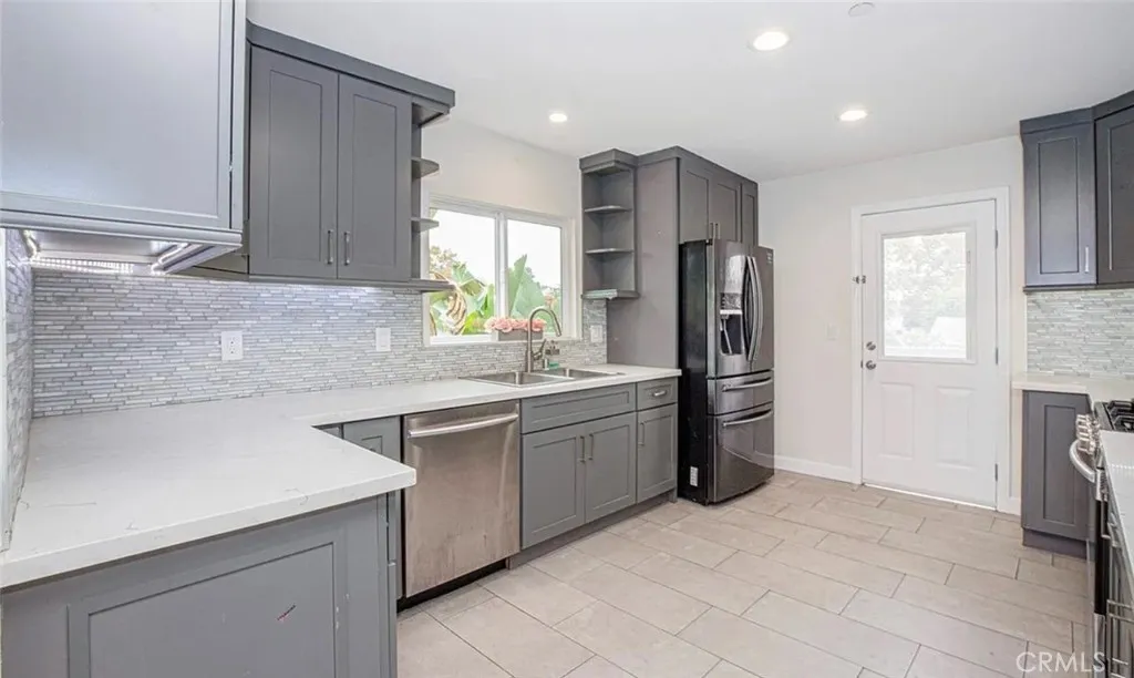 242 W Linden Ave. Unit 201, Burbank, CA 91502 - Main photo, Burbank, CA