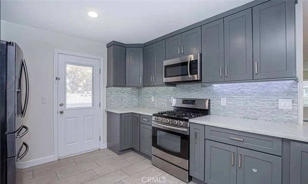 242 W Linden Ave. Unit 201, Burbank, CA 91502 - Photo 2 of 14, Burbank, CA