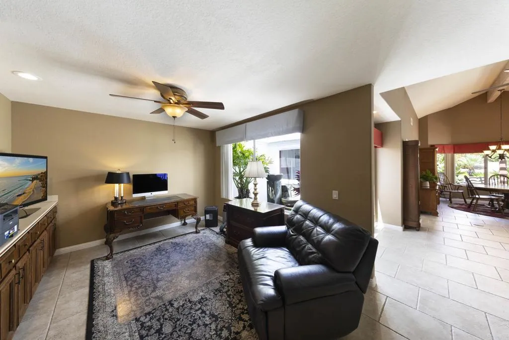 https://cdn.realtyfeed.com/cdn/127/306730975/acaab48ac94b28d4b927f44685173e15.webp