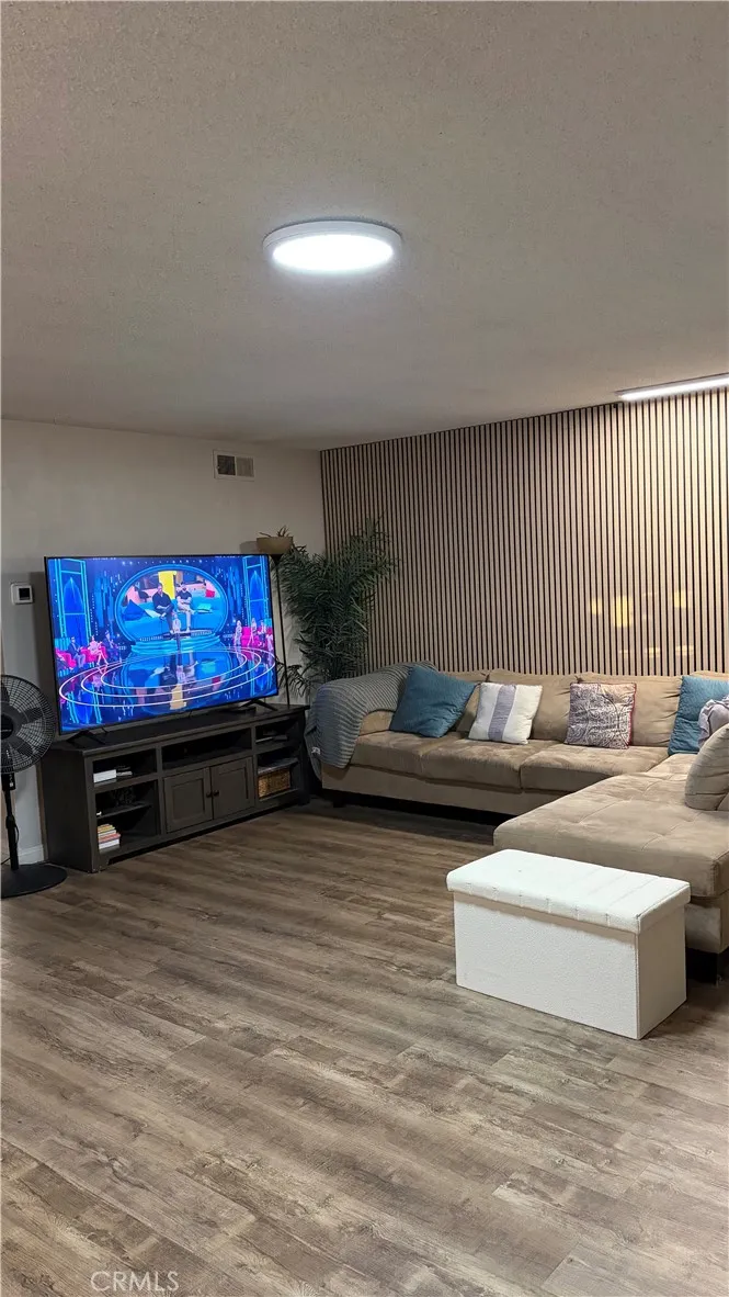 https://cdn.realtyfeed.com/cdn/127/306730979/0bea236d013a55832e7c7cf1614c523e.webp