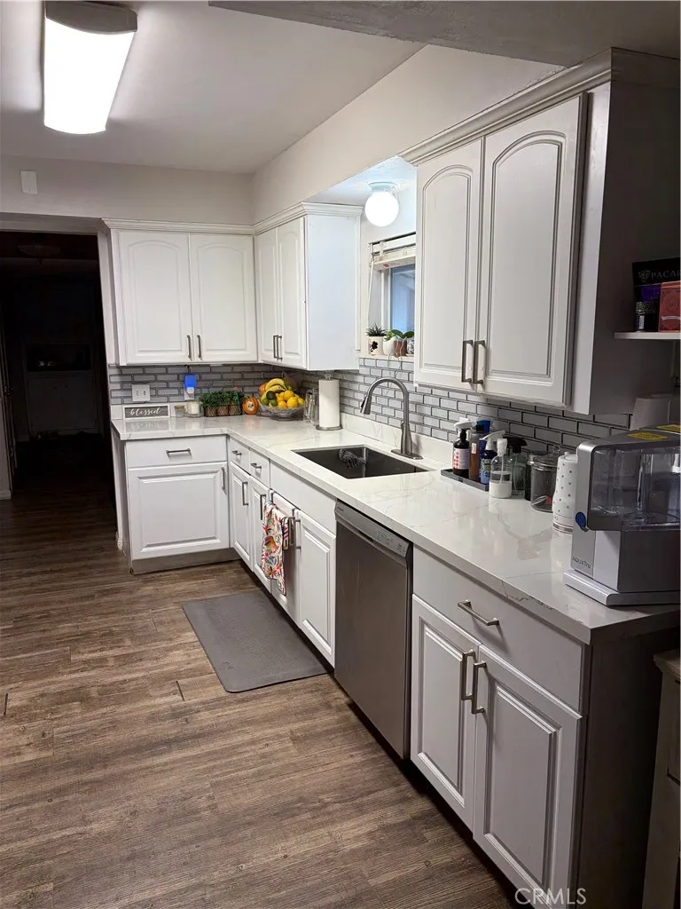 https://cdn.realtyfeed.com/cdn/127/306730979/d7002f55fa1867843a674a2a973199b1.webp