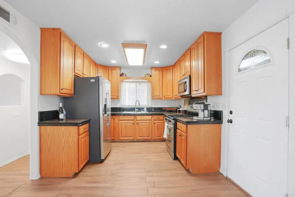 https://cdn.realtyfeed.com/cdn/127/306731006/3cbb0b5244d7bf313ea88cb3a5d612e7.webp