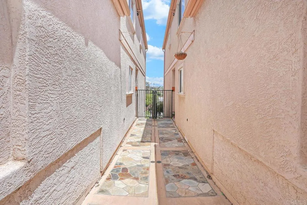 https://cdn.realtyfeed.com/cdn/127/306731006/81f26f197adc3dd50eb6ebfd8e2356e6.webp