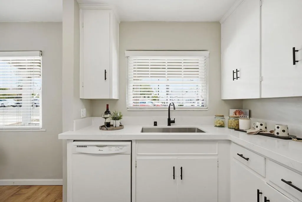 https://cdn.realtyfeed.com/cdn/127/306731016/4e3105f5a0d5feefc2aa17cffb4d8fd3.webp