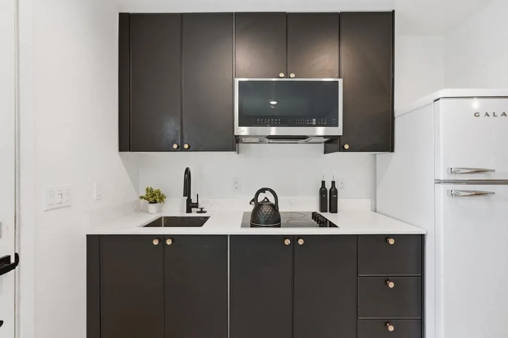 https://cdn.realtyfeed.com/cdn/127/306731016/5f3841f6a47de70fb78517ca9e490c8e.webp