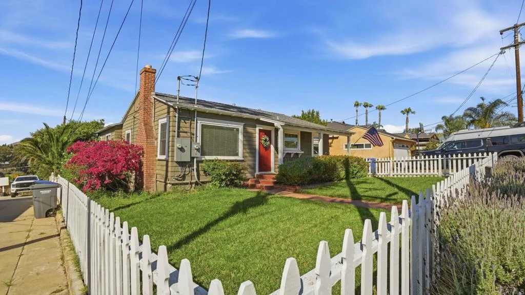 https://cdn.realtyfeed.com/cdn/127/306731016/b3dd6c545eba4a092f528bfe5ae61b70.webp