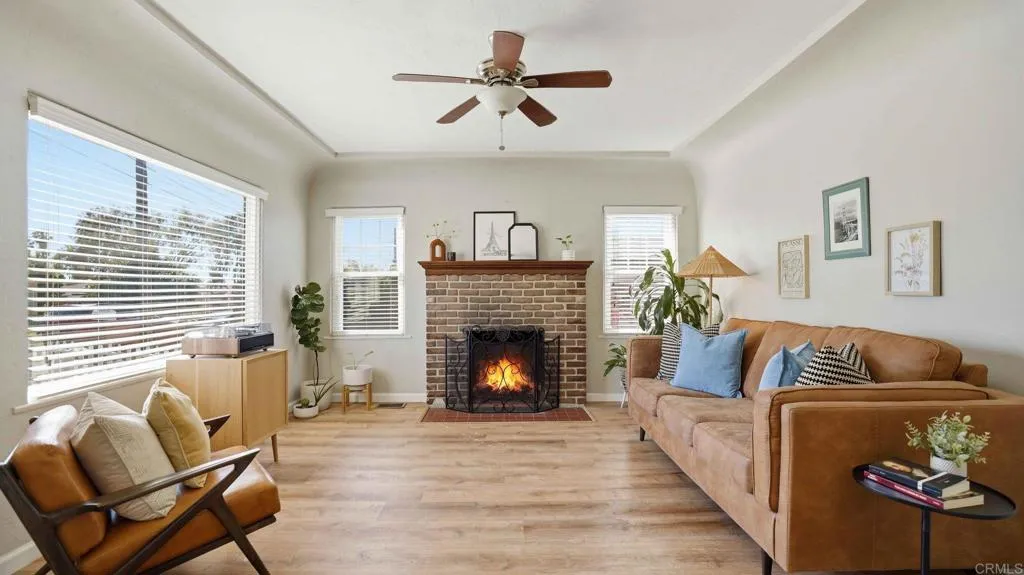 https://cdn.realtyfeed.com/cdn/127/306731016/e98956548b93cb2da40d6ebfd8faaec4.webp