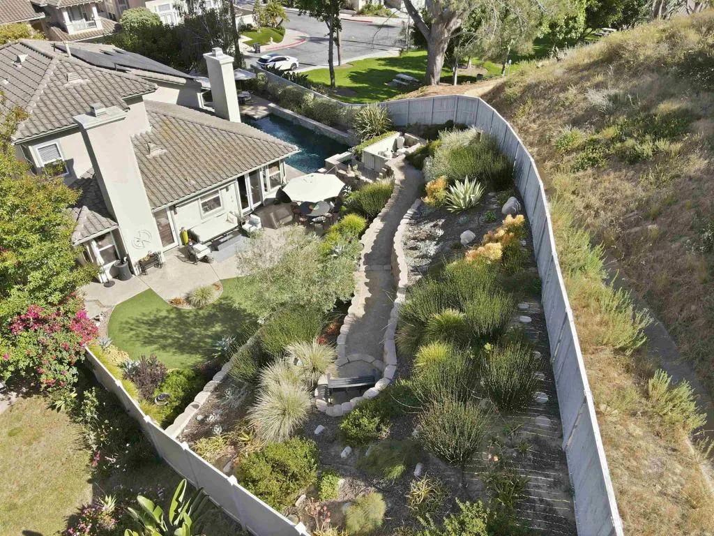 https://cdn.realtyfeed.com/cdn/127/306731044/42809bfbef2946b491ea8a3e4e8ffe81.webp