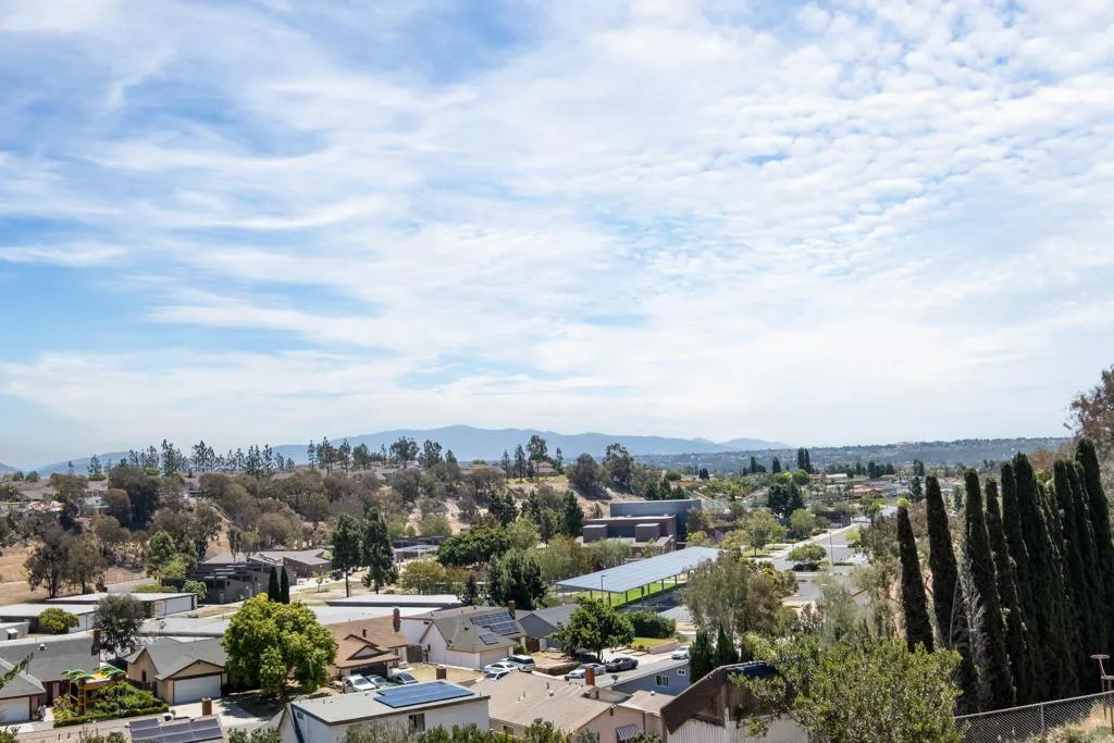https://cdn.realtyfeed.com/cdn/127/306731088/c7df75007557a292636177a9a2c7d59e.webp