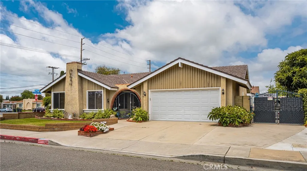 915 E La Veta Avenue