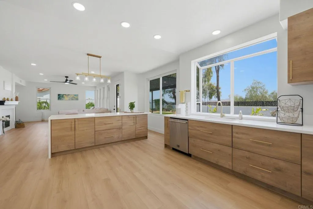 https://cdn.realtyfeed.com/cdn/127/306731119/cc1f085599487666a9833f26958a05b5.webp