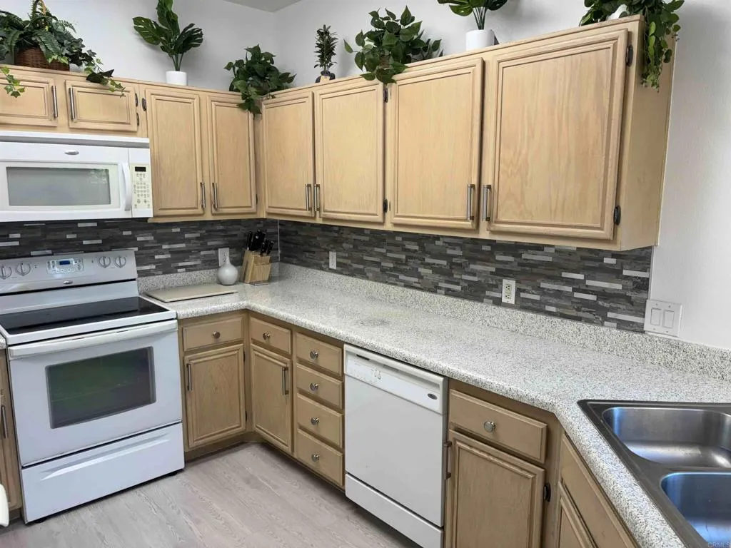 https://cdn.realtyfeed.com/cdn/127/306731155/30f5d0cad2f9a0fca9921a3f32c9b613.webp