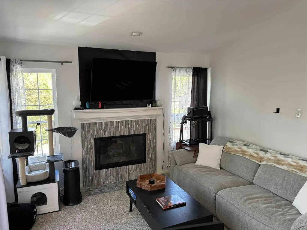 https://cdn.realtyfeed.com/cdn/127/306731155/ffc75bf2efe91454e6bea5320f64b3af.webp