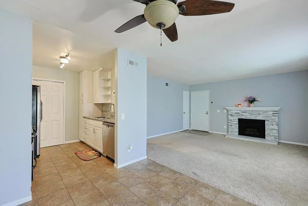 https://cdn.realtyfeed.com/cdn/127/306731247/210ec53a38bd8e8acff432f3fb91f067.webp