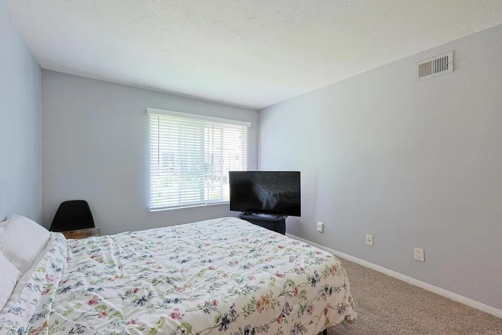 https://cdn.realtyfeed.com/cdn/127/306731247/b1074c5cecb07ef8c50fae90da7ddf24.webp