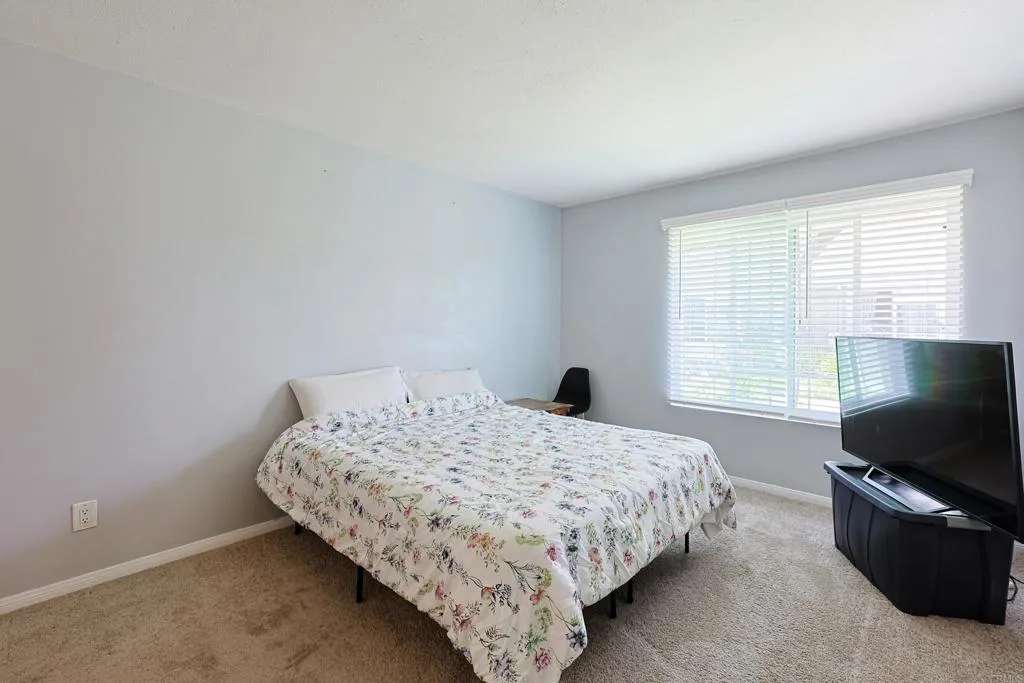 https://cdn.realtyfeed.com/cdn/127/306731247/fc4f732953d97d01061235ae6d949d95.webp