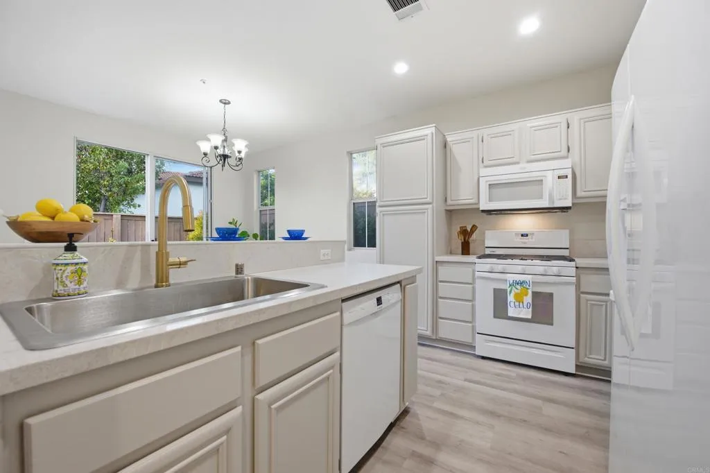 https://cdn.realtyfeed.com/cdn/127/306731248/af06c2141342c3da49b8dfea84d70265.webp