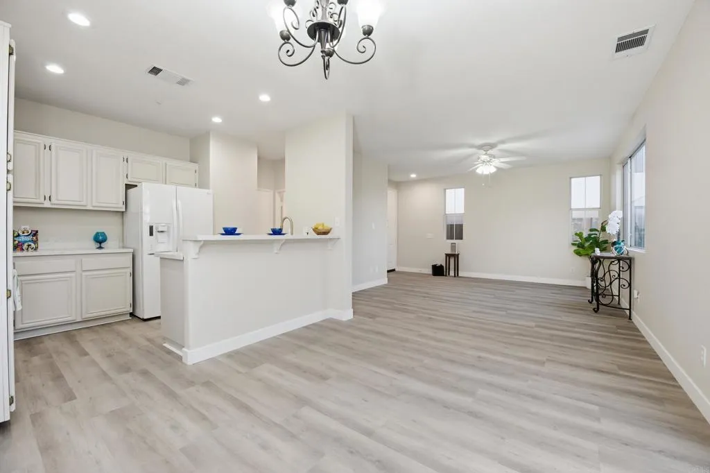 https://cdn.realtyfeed.com/cdn/127/306731248/fc389d3b6525a2bdff22080e6b8cc796.webp