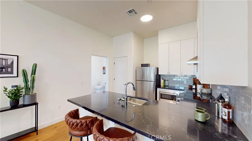 1878 E Walnut Street Unit 203, Pasadena, CA 91107 - Photo 3 of 27, Pasadena, CA
