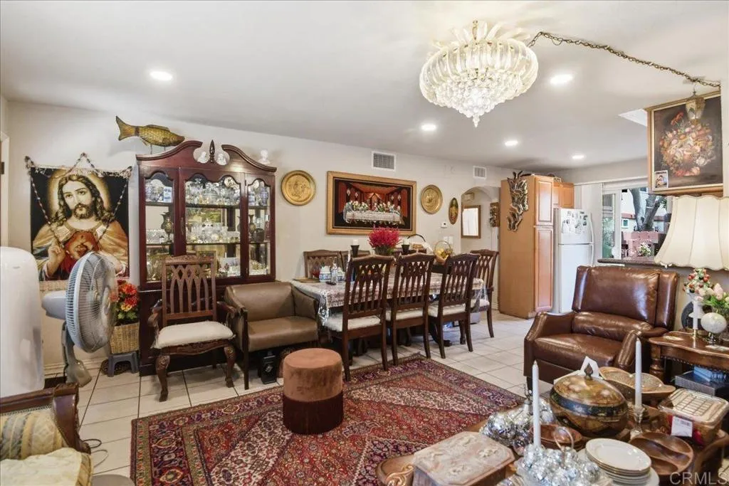 https://cdn.realtyfeed.com/cdn/127/306731448/7d1a8c9cb61db2f6d83e2da478840902.webp