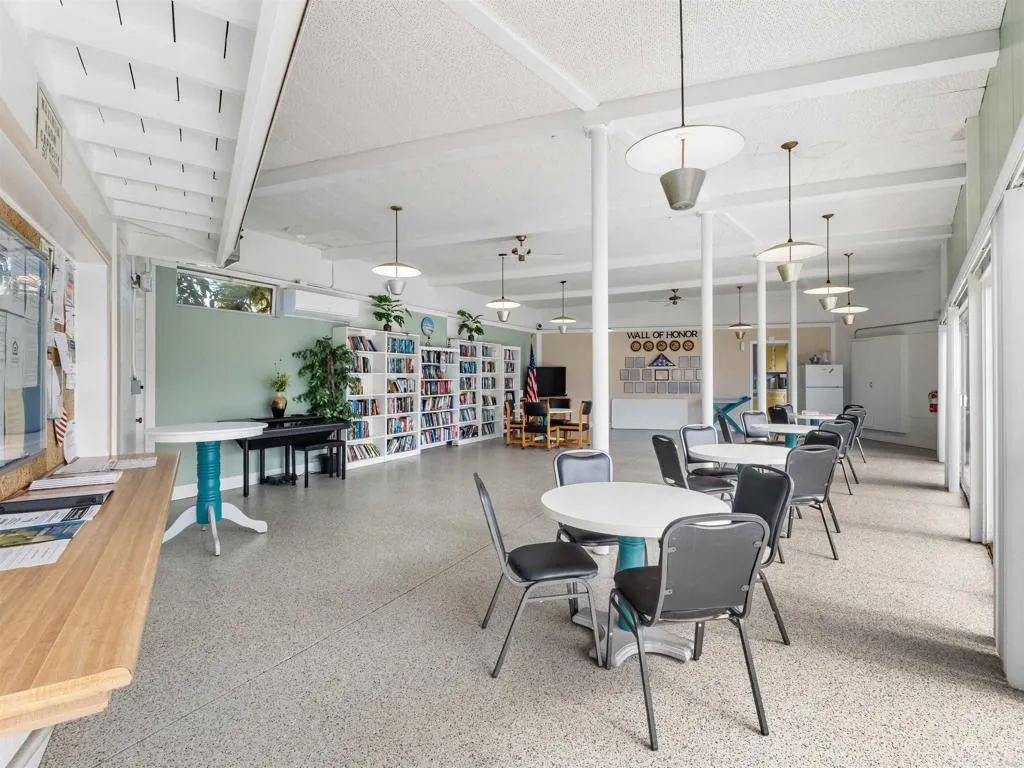 https://cdn.realtyfeed.com/cdn/127/306731469/2f8cc384e9787a9ab1d4fff8e2774d9d.webp