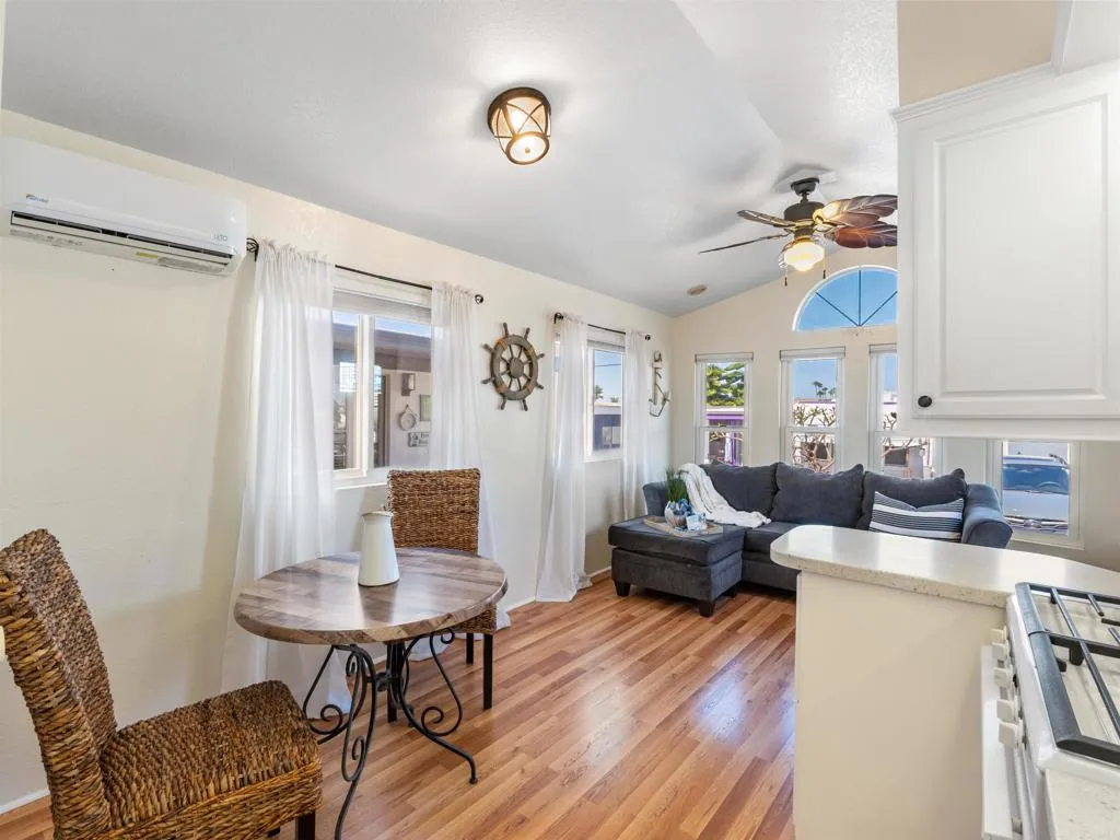 https://cdn.realtyfeed.com/cdn/127/306731469/563db2abf0dccdd13f0d3d49859f4e66.webp