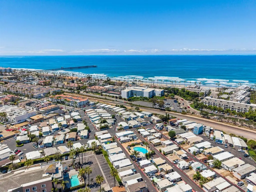 https://cdn.realtyfeed.com/cdn/127/306731469/5d524d7a5efa3246f7685b599485cfd7.webp