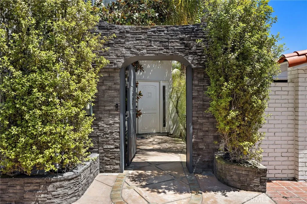 234 Via Graziana Southwest, Newport Beach, CA 92663 - Photo 3 of 43, Newport Beach, CA