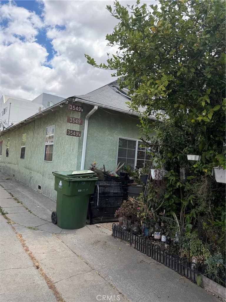 3549 E Siskiyou Street