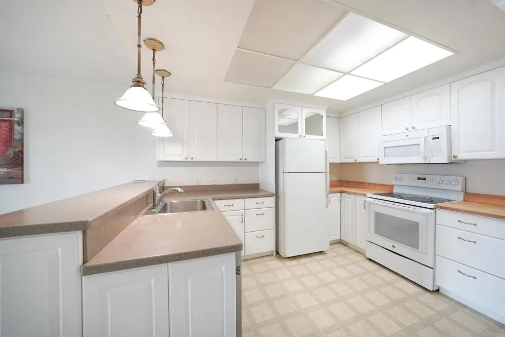 https://cdn.realtyfeed.com/cdn/127/306731685/b11c191392a5bff629e2ee2c038a3866.webp
