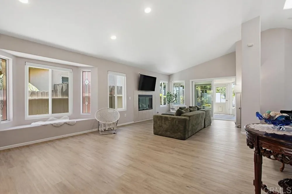 https://cdn.realtyfeed.com/cdn/127/306731715/2c62c4beca88b54617d34c12336789e3.webp