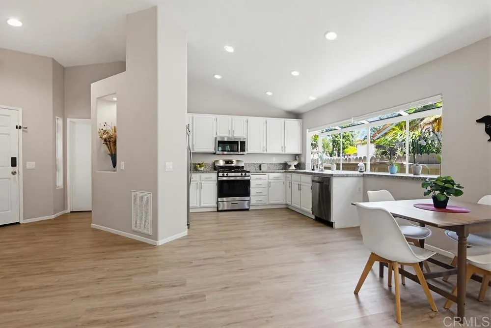 https://cdn.realtyfeed.com/cdn/127/306731715/4455af272d13fdb5554a3fde46fa6e05.webp