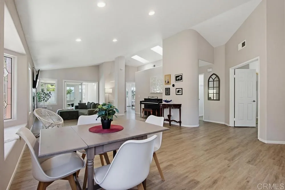 https://cdn.realtyfeed.com/cdn/127/306731715/54d5a1aebdc7fc4a62b64ee2f16665dc.webp