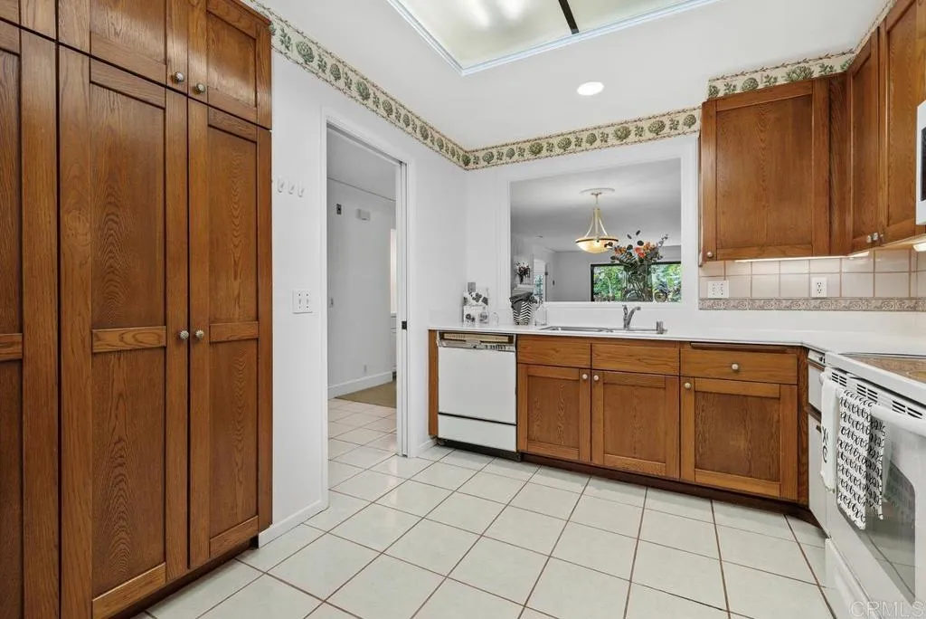https://cdn.realtyfeed.com/cdn/127/306731781/f381b987bb56432cedbe3f2eab0cc4d9.webp