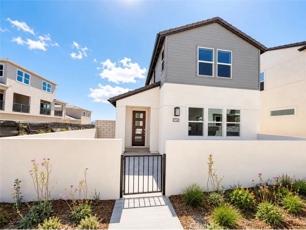 Valencia, CA 91381