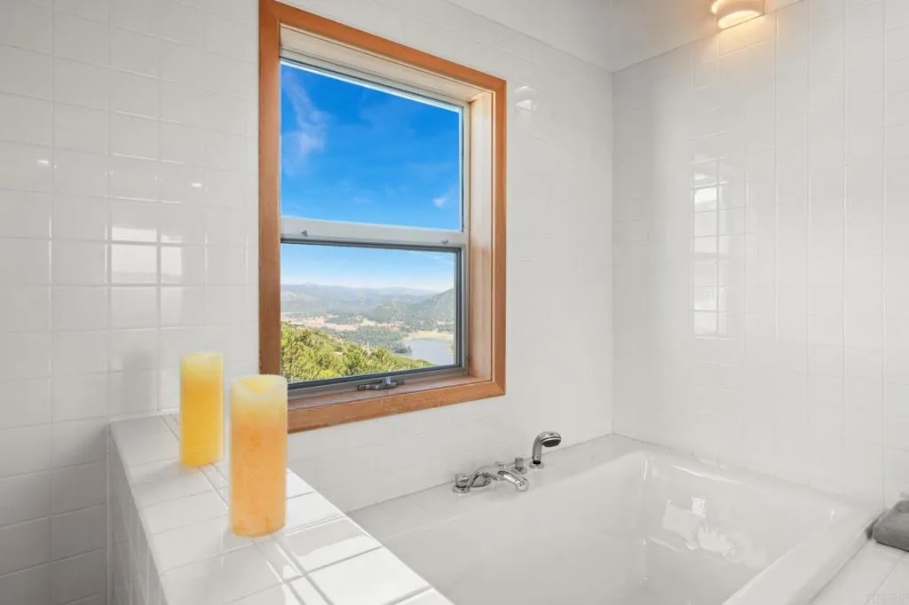 https://cdn.realtyfeed.com/cdn/127/306731814/1b43834c8b7967d9c07216b8671fd7cf.webp