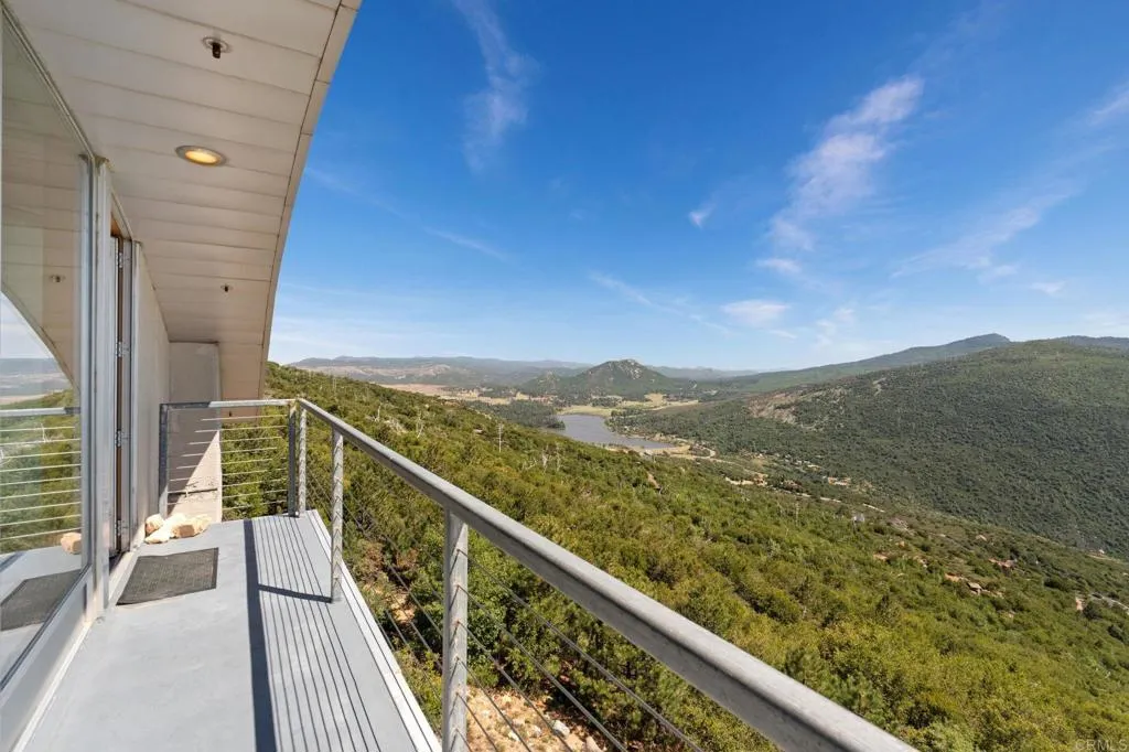 https://cdn.realtyfeed.com/cdn/127/306731814/2d4b86f2903b7ea1604f793ec5f1fe52.webp